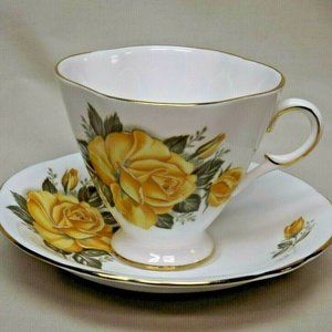 Royal Windsor Fine Bone China England Yellow Roses Footed Tea Cup & Saucer #2935